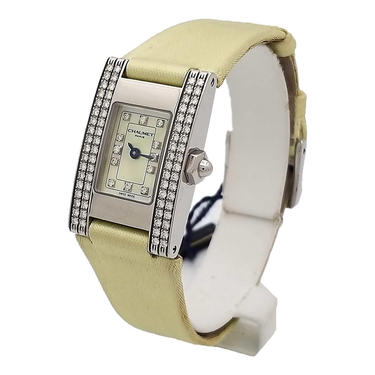 ID: ON856MARCA: ChaumetREFERENZA: W01215053MODELLO: ParisGENERE: DonnaMOVIMENTO: QuarzoCASSA: AcciaioCRISTALLO: ZaffiroDIAMETRO: 29x19 mmRESISTENTE ALL'ACQUA: 30 mt