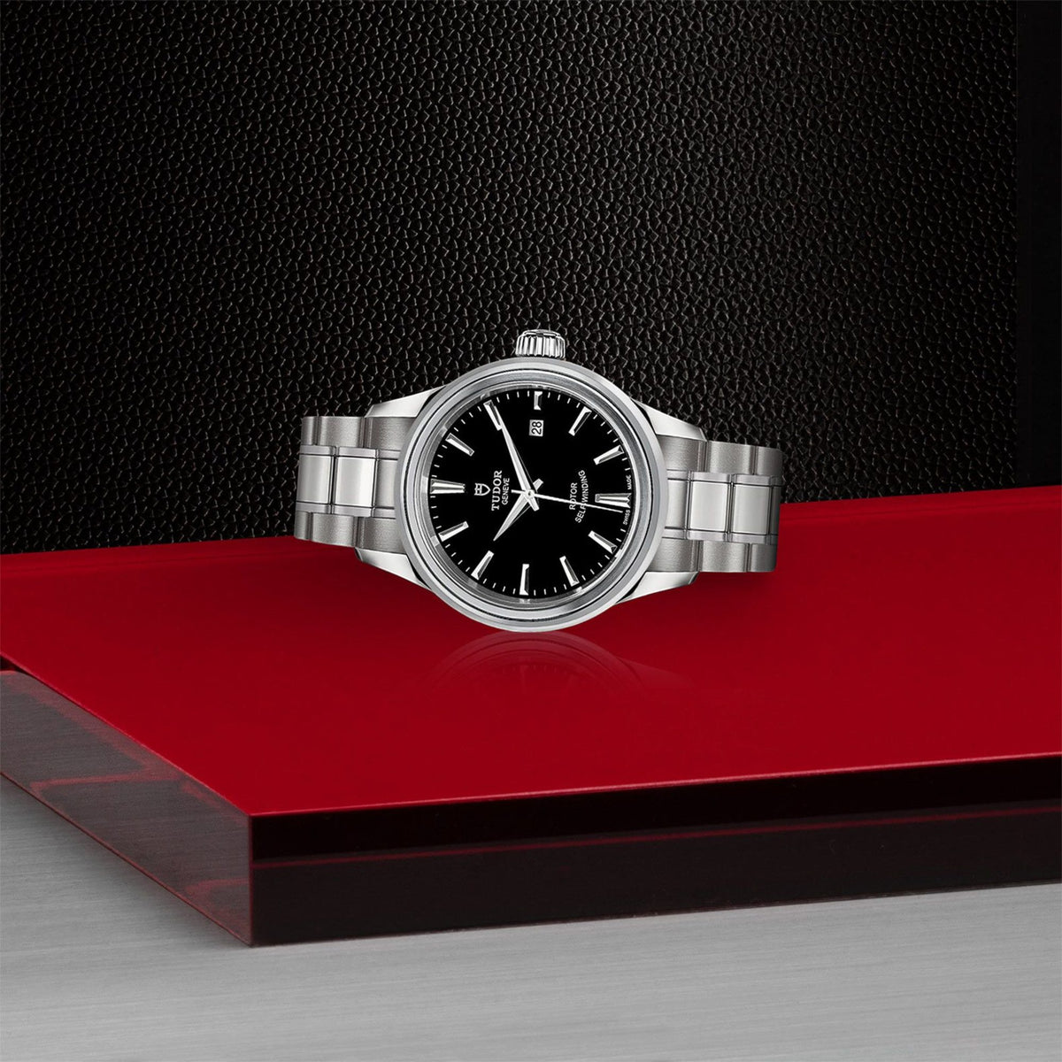 Tudor Style M12100-0002