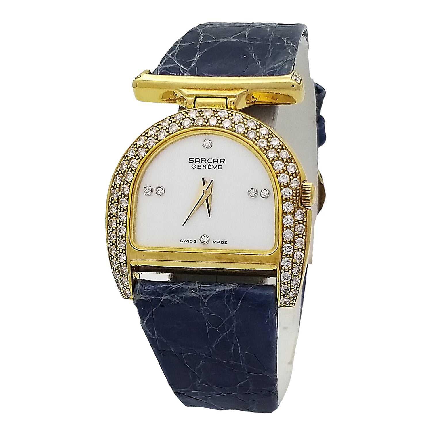ID: ON862MARCA: SarcarREFERENZA: Q52256 17MODELLO: Genéve DiamondsGENERE: DonnaMOVIMENTO: QuarzoCASSA: Oro giallo 18 ktVETRO: ZaffiroDIMENSIONI: 26 mmBRACCIALE: Pell