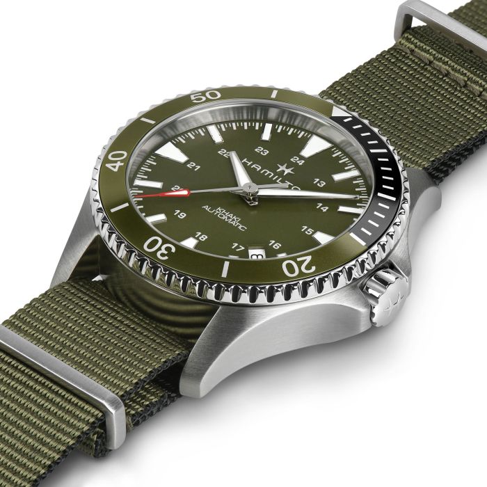 Hamilton Khaki Navy Scuba H82375961 – vista angolata