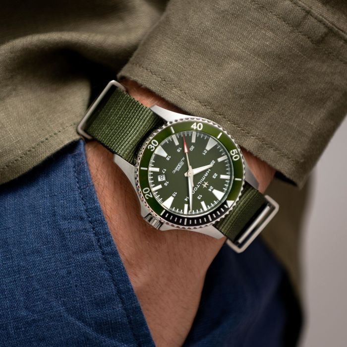 Hamilton Khaki Navy Scuba H82375961 – vista al polso