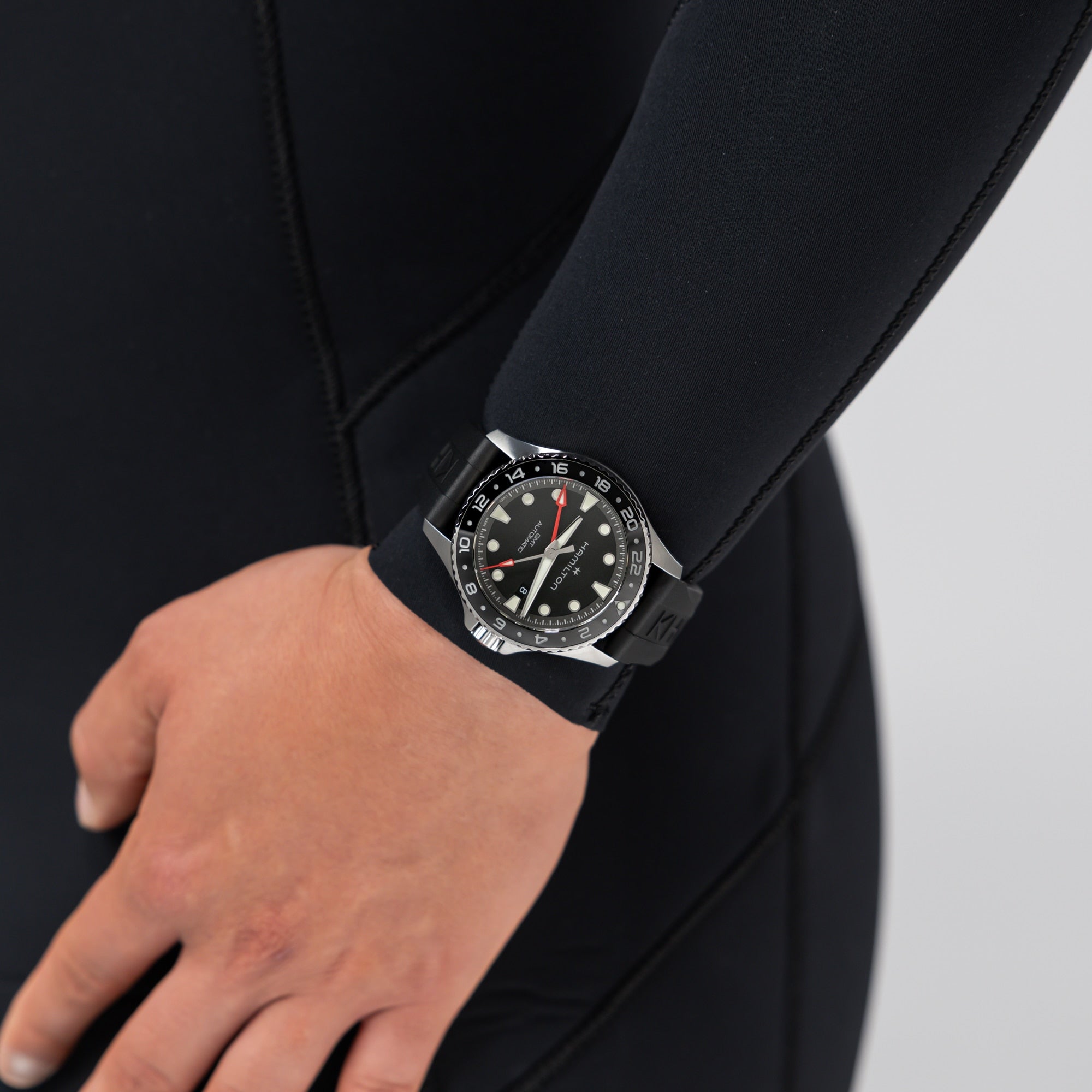 Hamilton Khaki Navy Scuba Auto GMT Ref. H82555330 - ON10013 - vista 2